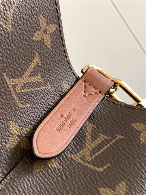 Luxury Monogram Canvas and Leather Handbag Neonoe